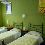 Hotel Giamaica For Girls & Ladies Only *