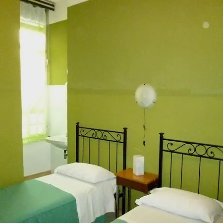 Hotel Giamaica For Girls & Ladies Only
