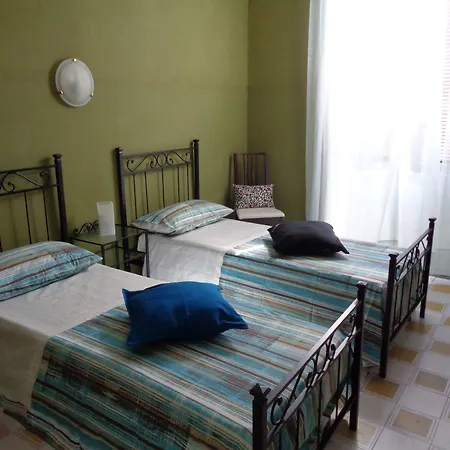 Hotel Giamaica For Girls & Ladies Only *