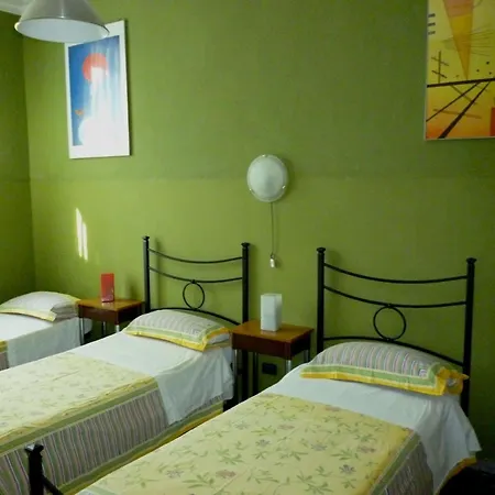 Hotel Giamaica For Girls & Ladies Only *